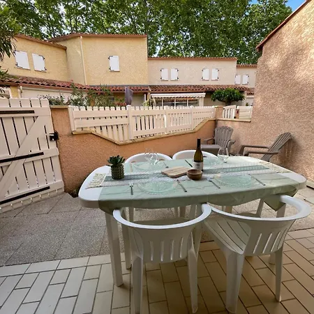 Tres Joli T2 Terrasse, Parking Cap 300m Richelieu 아파트 아그