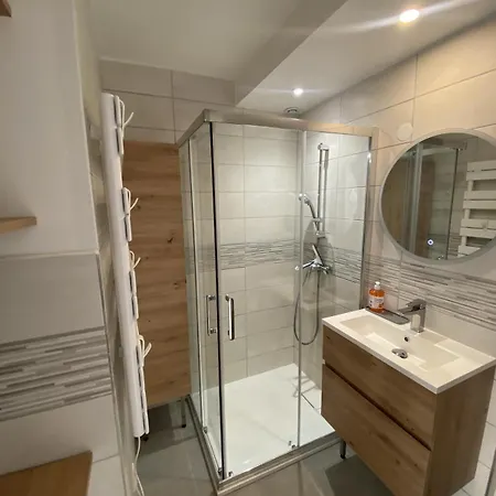 Tres Joli T2 Terrasse, Parking Cap 300m Richelieu 아파트 *